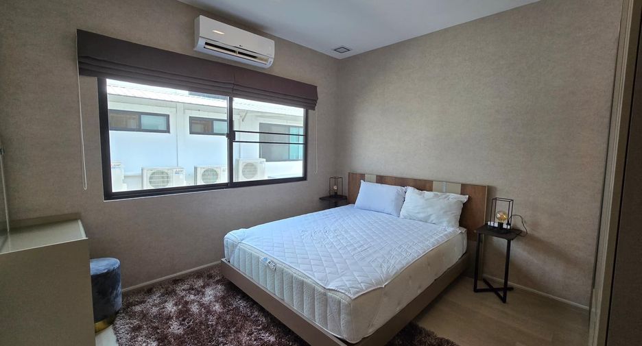For rent 3 bedrooms townhouse in Bang Phli, Samut Prakan