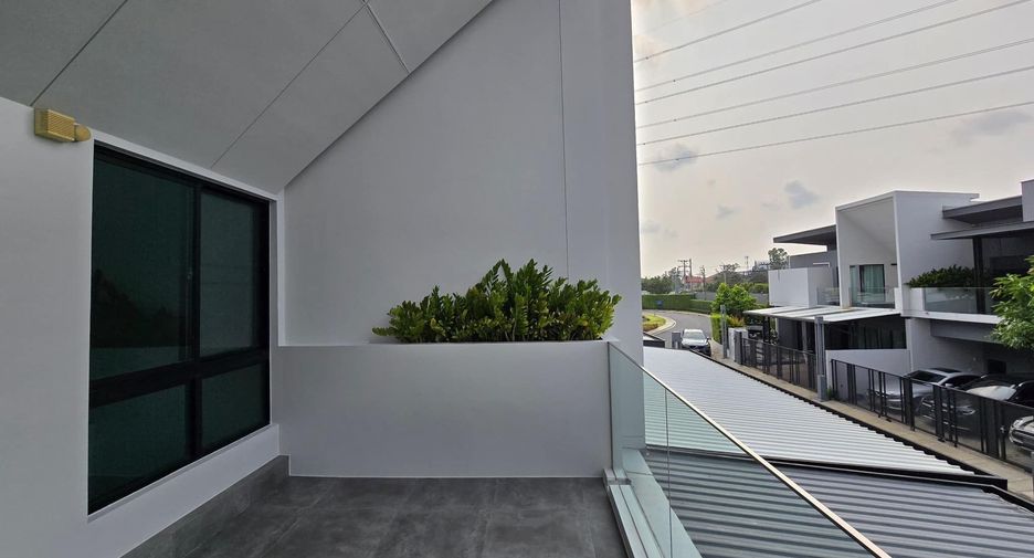 For rent 3 bedrooms townhouse in Bang Phli, Samut Prakan