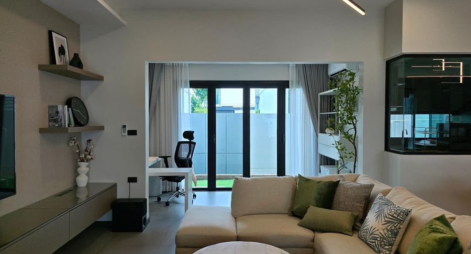 For rent 3 bedrooms townhouse in Bang Phli, Samut Prakan