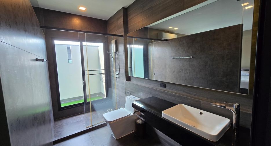 For rent 3 bedrooms townhouse in Bang Phli, Samut Prakan