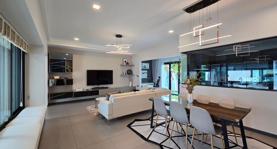 For rent 3 bedrooms townhouse in Bang Phli, Samut Prakan