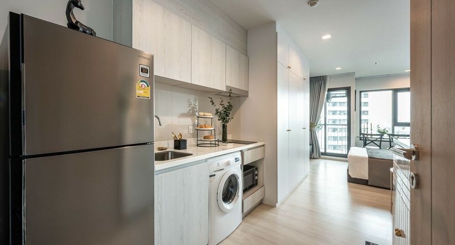 For rent studio condo in Pathum Wan, Bangkok