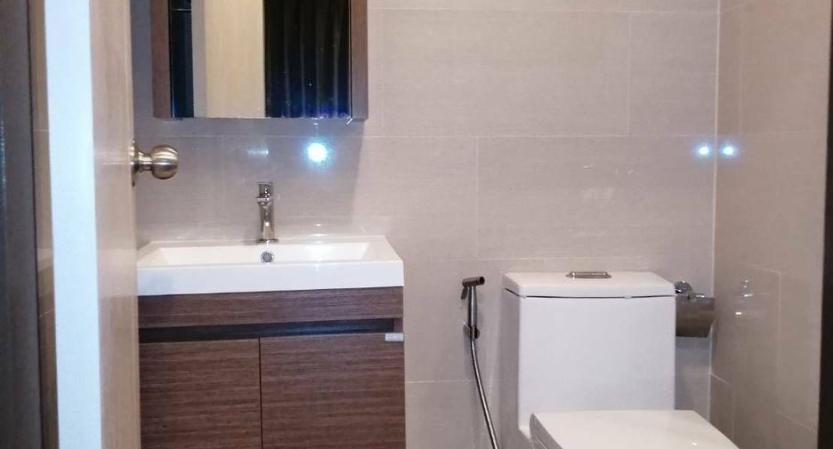 À vendre studio condo à Bang Na, Bangkok