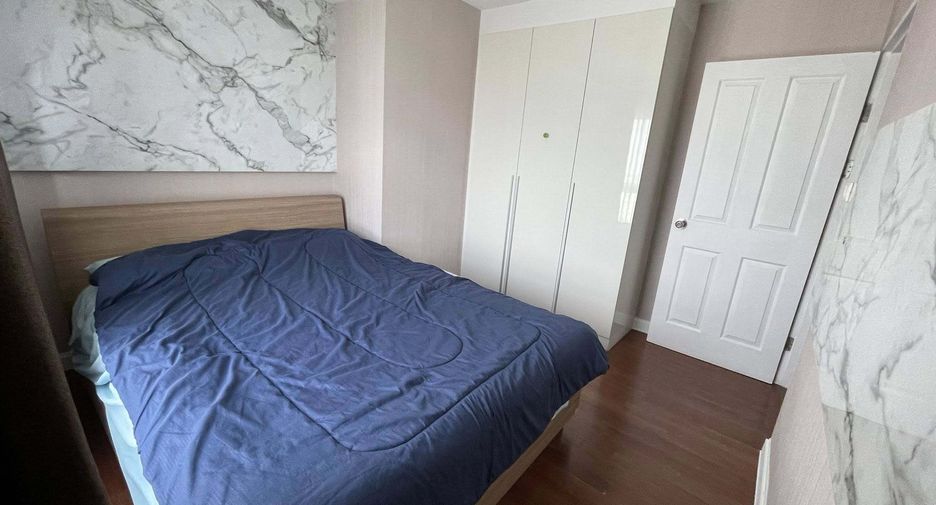 For rent 3 bedrooms condo in Huai Khwang, Bangkok