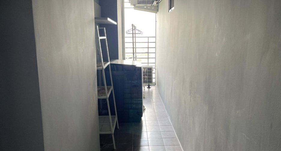 For rent 3 bedrooms condo in Huai Khwang, Bangkok