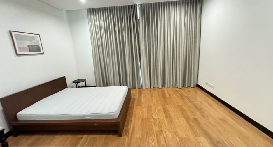 For rent 2 bedrooms condo in Pathum Wan, Bangkok