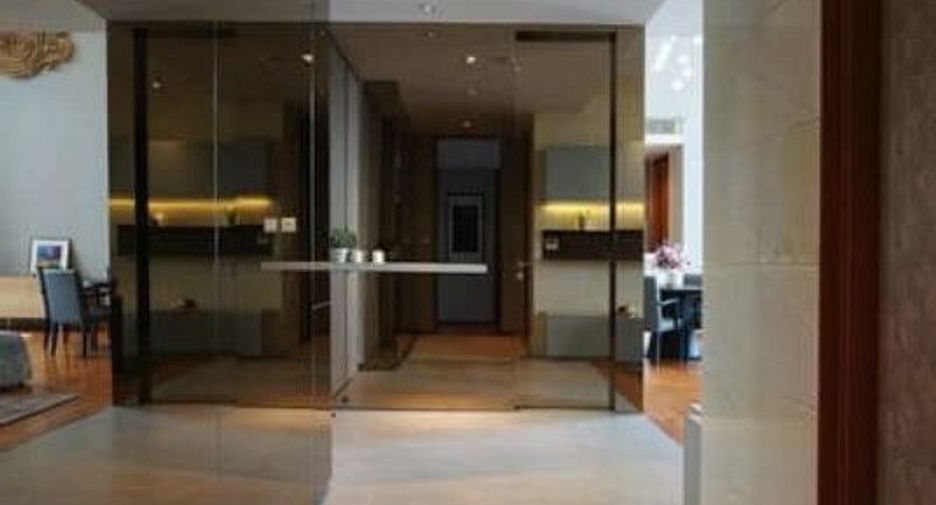 For rent 2 bedrooms condo in Sathon, Bangkok