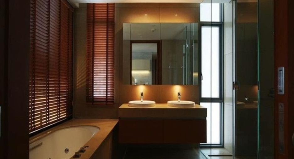 For rent 2 bedrooms condo in Sathon, Bangkok