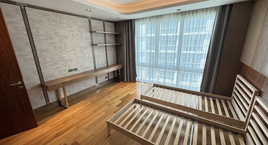 Condo en alquiler de 4 habitaciones en Khlong Toei, Bangkok
