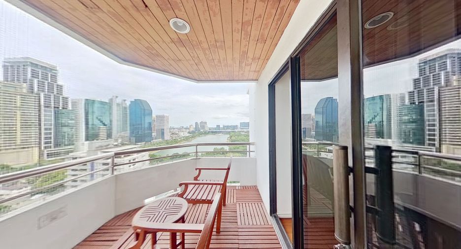 For rent 3 bedrooms apartment in Khlong Toei, Bangkok