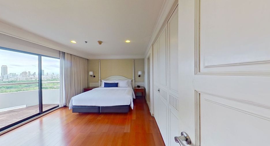 For rent 3 bedrooms apartment in Khlong Toei, Bangkok