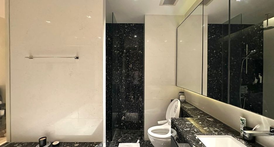 For rent 2 bedrooms condo in Khlong Toei, Bangkok