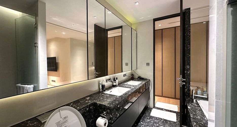 For rent 2 bedrooms condo in Khlong Toei, Bangkok