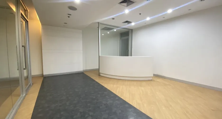 Oficina en alquiler en Watthana, Bangkok