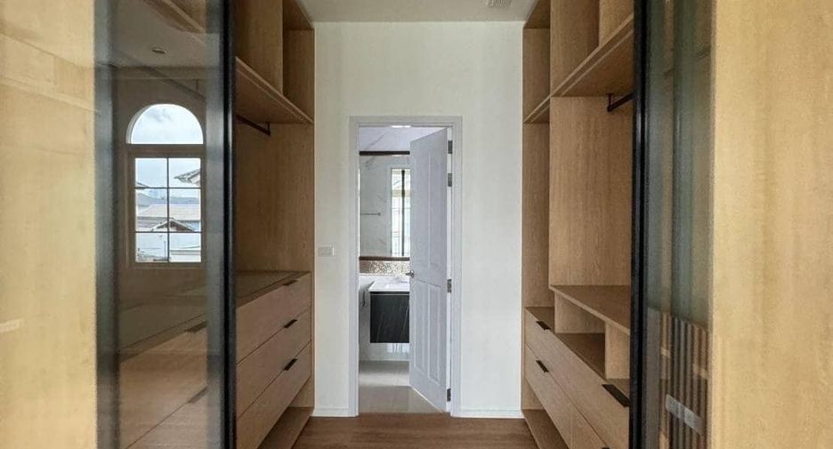 Haus zur Miete mit 4 Zimmer in Chom Thong, Bangkok