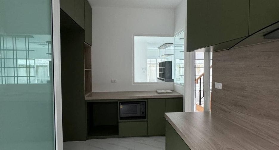 Haus zur Miete mit 4 Zimmer in Chom Thong, Bangkok