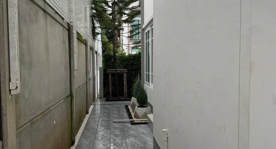Haus zur Miete mit 4 Zimmer in Chom Thong, Bangkok