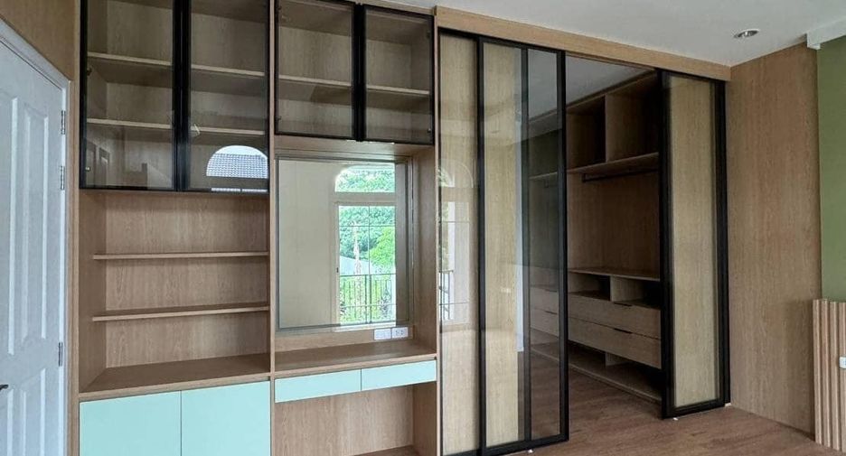 Haus zur Miete mit 4 Zimmer in Chom Thong, Bangkok