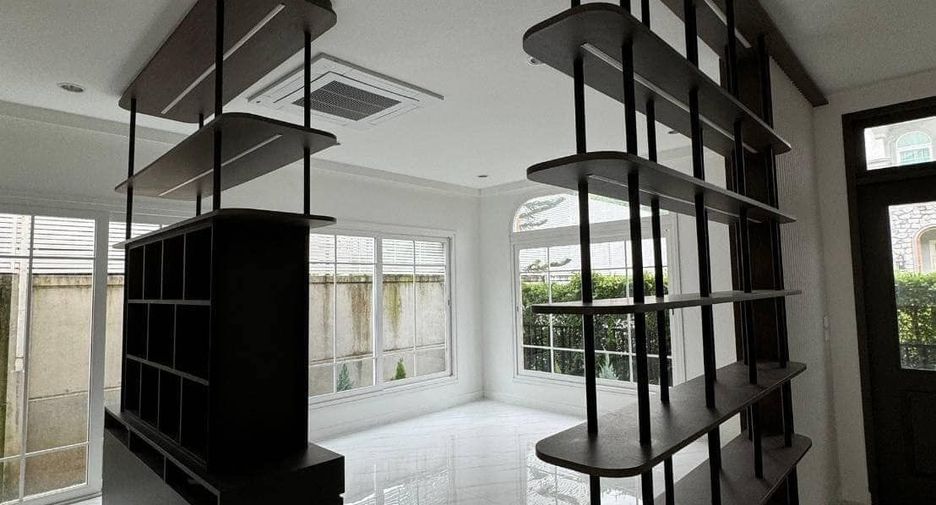 Haus zur Miete mit 4 Zimmer in Chom Thong, Bangkok