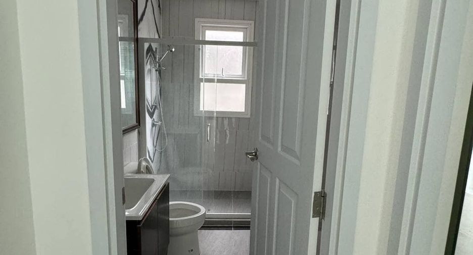 Haus zur Miete mit 4 Zimmer in Chom Thong, Bangkok