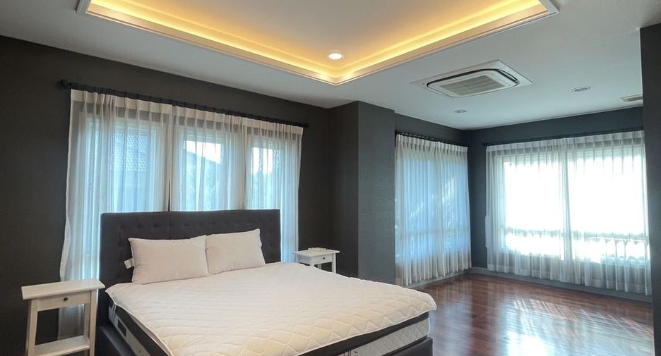 For sale 4 bedrooms house in Saphan Sung, Bangkok
