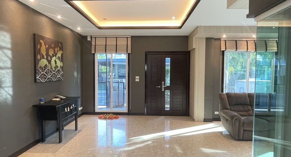 For sale 4 bedrooms house in Saphan Sung, Bangkok