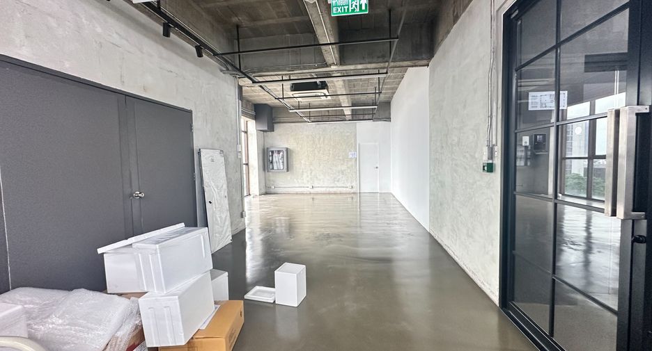 For rent office in Khlong Toei, Bangkok