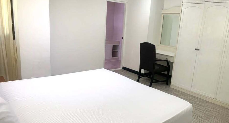 For rent 3 bedrooms condo in Watthana, Bangkok