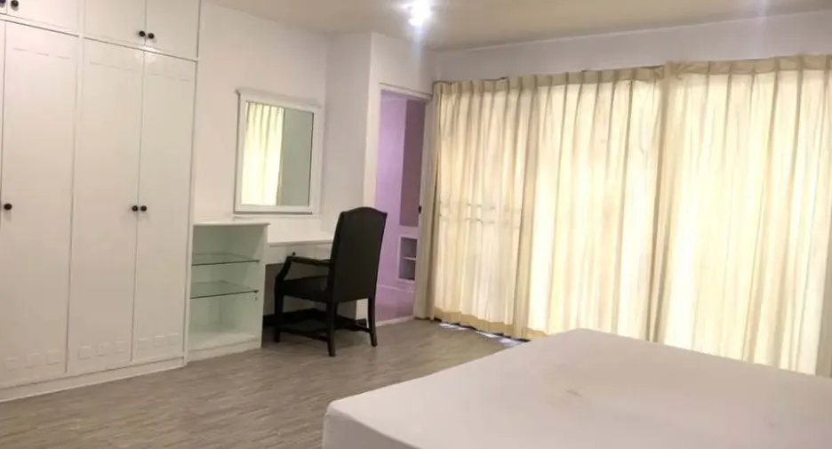 Wohnung zur Miete mit 3 Zimmer in Watthana, Bangkok