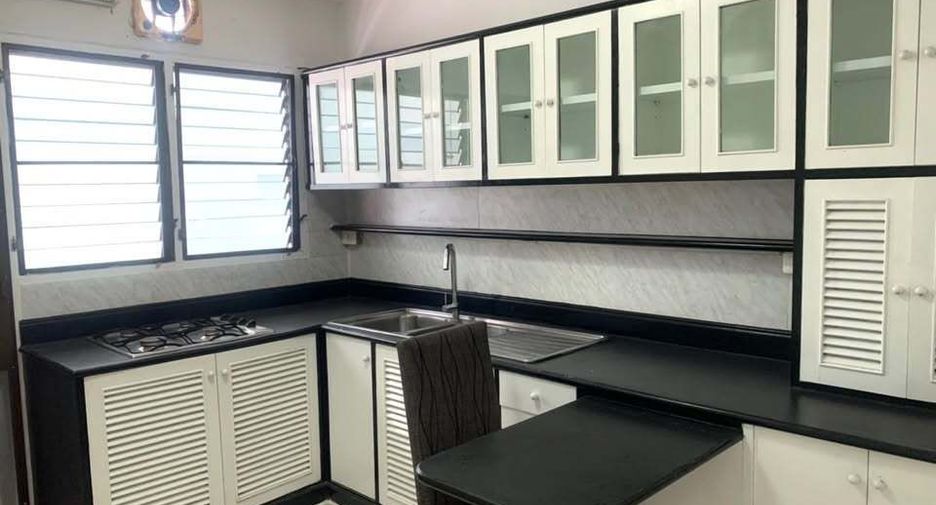 For rent 3 bedrooms condo in Watthana, Bangkok