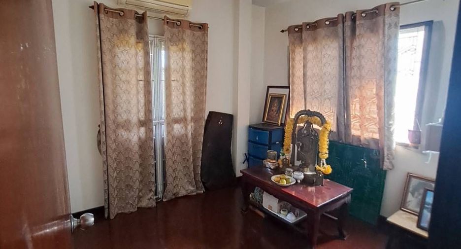 For sale 3 bedrooms townhouse in Khlong Sam Wa, Bangkok