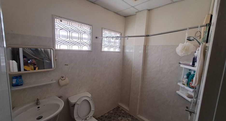 For sale 3 bedrooms townhouse in Khlong Sam Wa, Bangkok