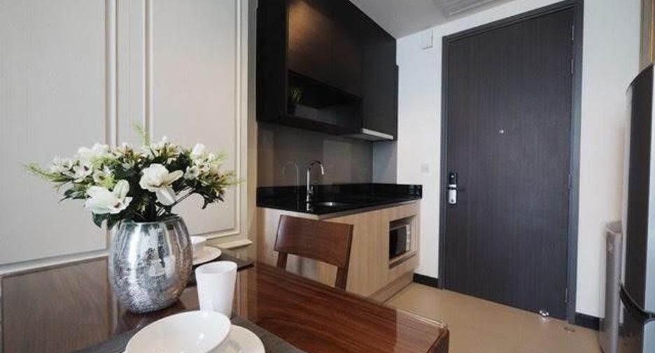 Condo en alquiler de 1 habitaciones en Khlong Toei, Bangkok