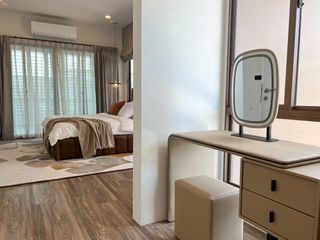 Casa en venta y en alquiler de 4 habitaciones en Bang Kapi, Bangkok