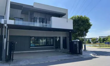 Casa en venta y en alquiler de 3 habitaciones en Bang Phli, Samut Prakan