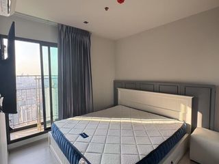 À louer 2 chambres condo à Huai Khwang, Bangkok
