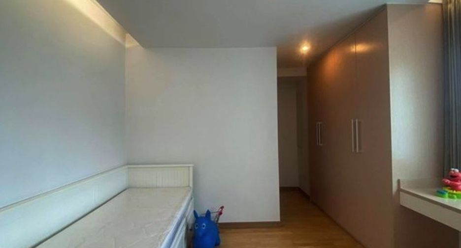For rent 3 bedrooms condo in Phra Khanong, Bangkok