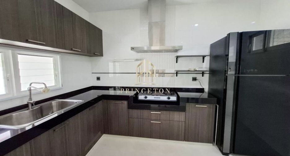 For rent 4 bedrooms house in Bang Phli, Samut Prakan