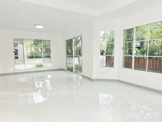 Casa en venta de 3 habitaciones en Lat Krabang, Bangkok