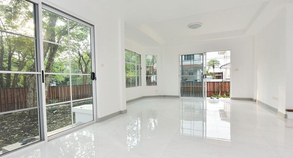 Casa en venta de 3 habitaciones en Lat Krabang, Bangkok
