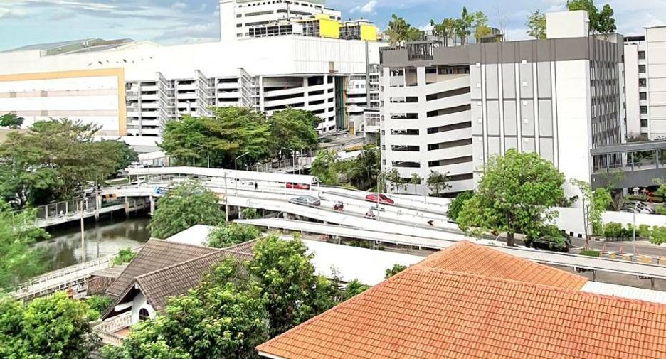 For sale 1 bed condo in Bang Kapi, Bangkok
