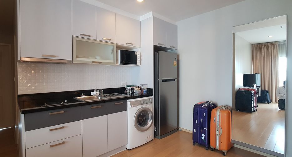 For rent 2 bedrooms condo in Phaya Thai, Bangkok