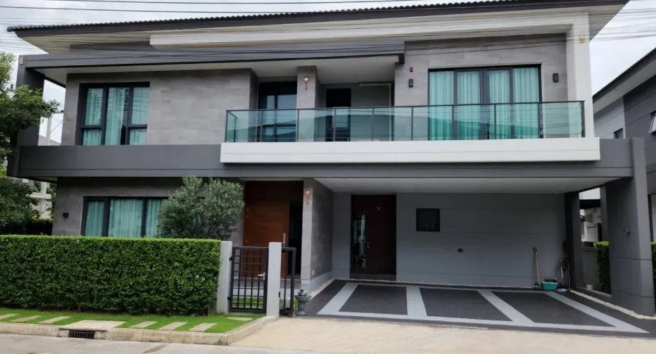 Casa en venta y en alquiler de 5 habitaciones en Bang Phli, Samut Prakan