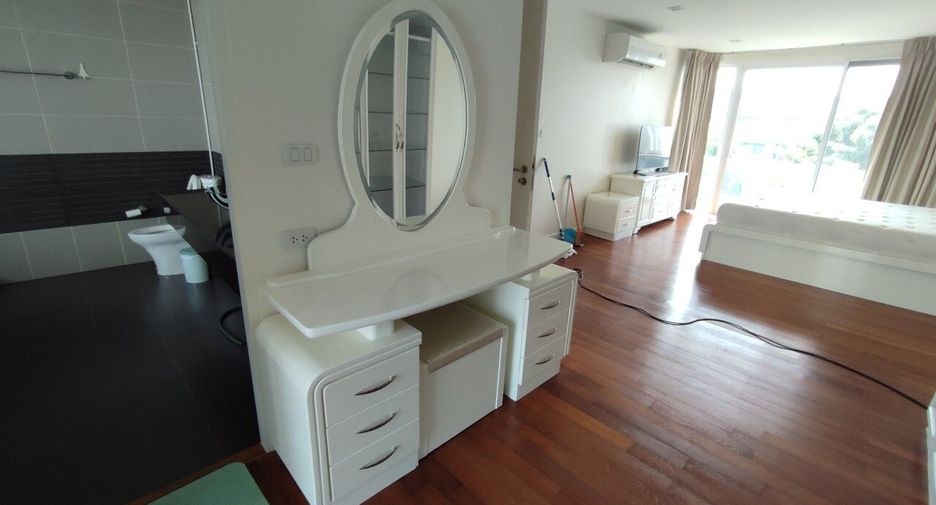 For sale 3 bedrooms townhouse in Wang Thonglang, Bangkok