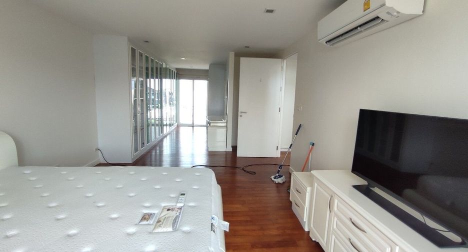 For sale 3 bedrooms townhouse in Wang Thonglang, Bangkok