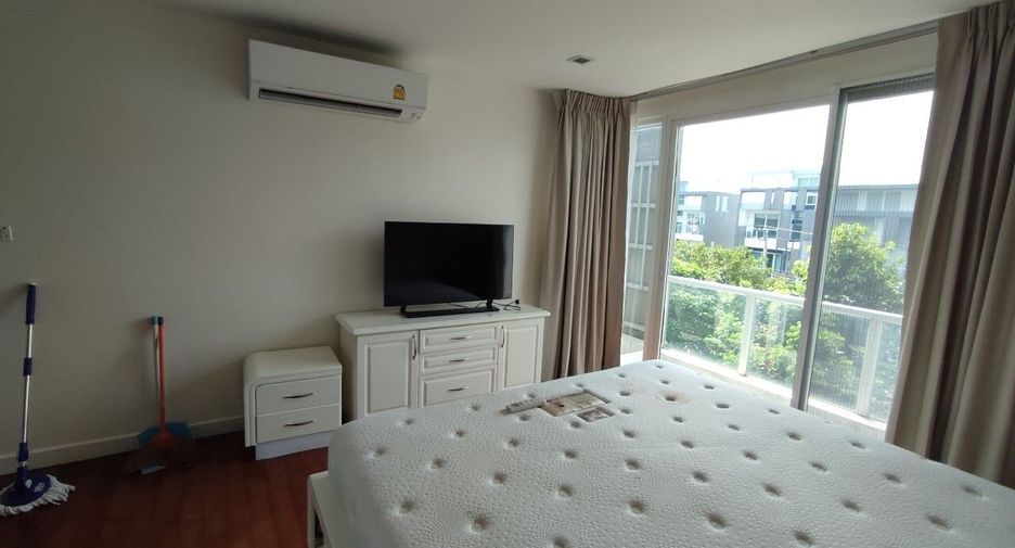 For sale 3 bedrooms townhouse in Wang Thonglang, Bangkok