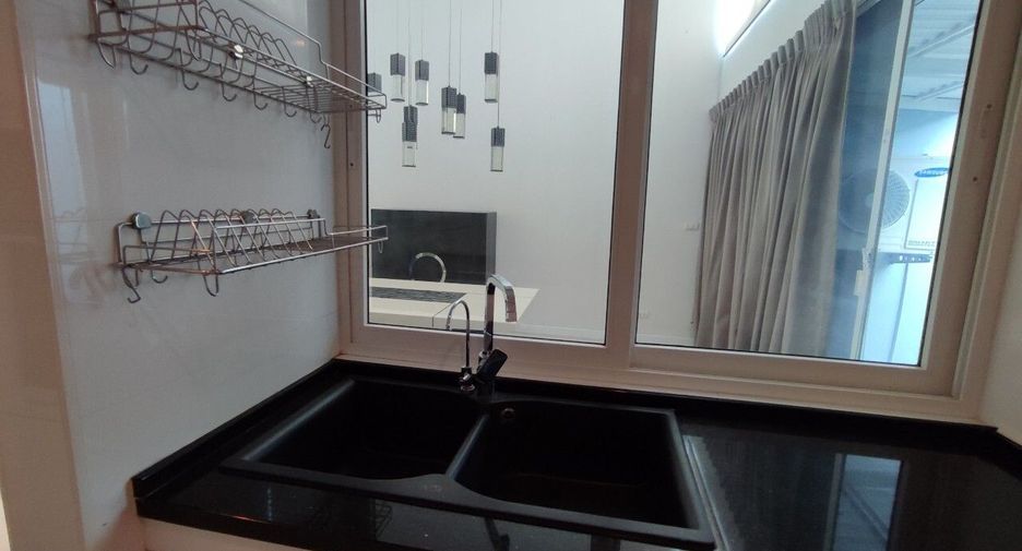 For sale 3 bedrooms townhouse in Wang Thonglang, Bangkok