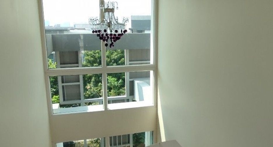 For sale 3 bedrooms townhouse in Wang Thonglang, Bangkok