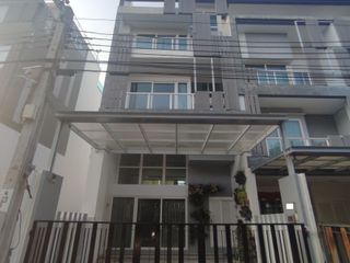 出售 3 卧室 联排别墅 在 Wang Thong Lang, 曼谷