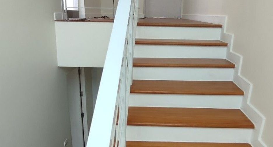 For sale 3 bedrooms townhouse in Wang Thonglang, Bangkok